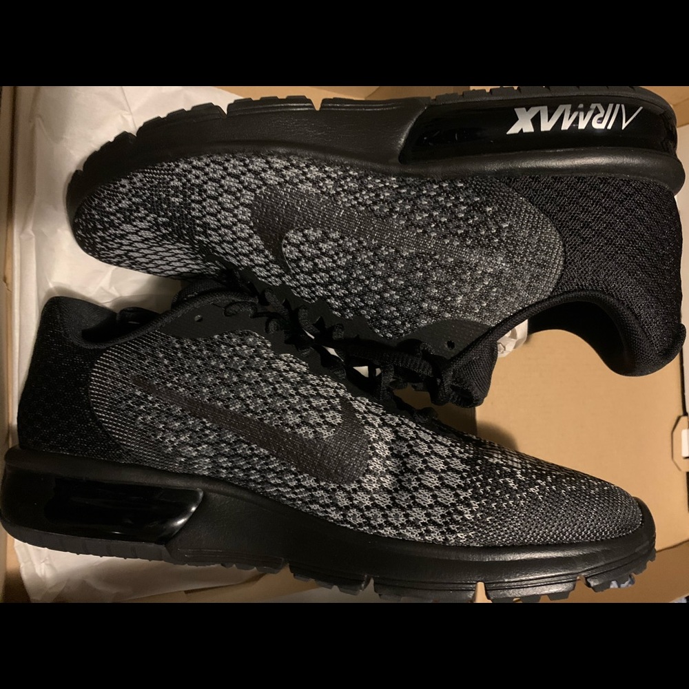 Nike Air Max Black And Metallic Grey Size 10.5 NIB
